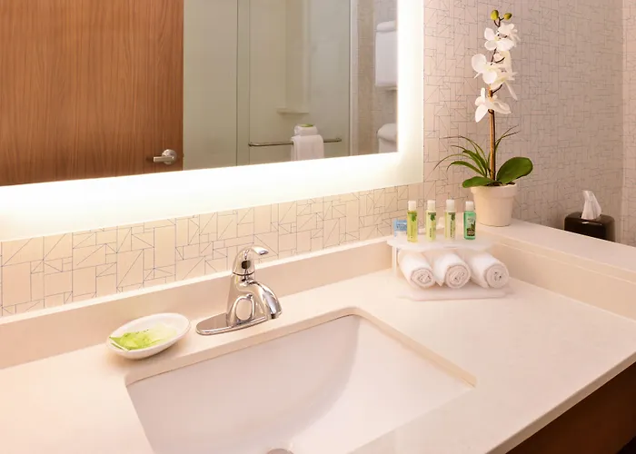 Express & By Ihg Hotel 2*
