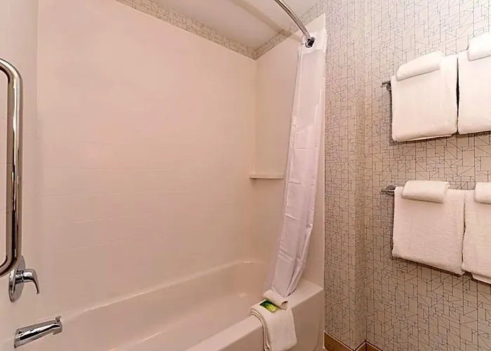 Express & By Ihg 2* Salem