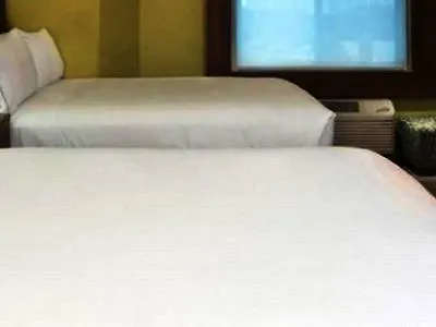 Express & By Ihg 2*