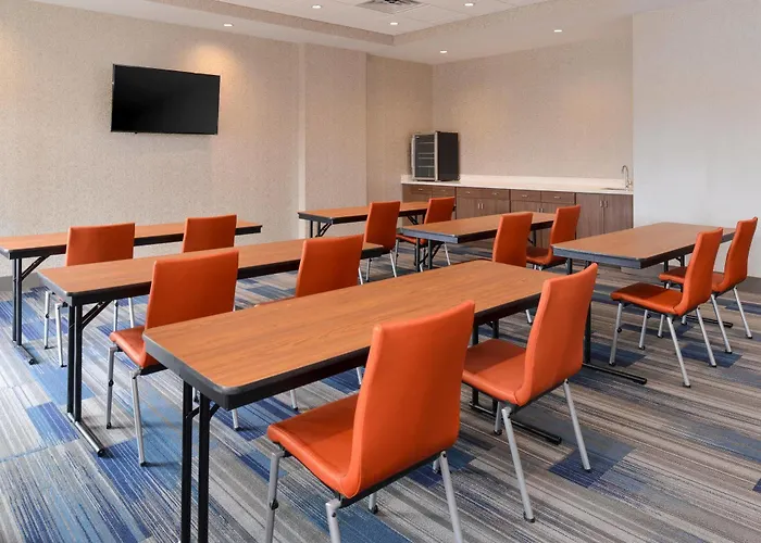 Express & By Ihg Hotel 2*